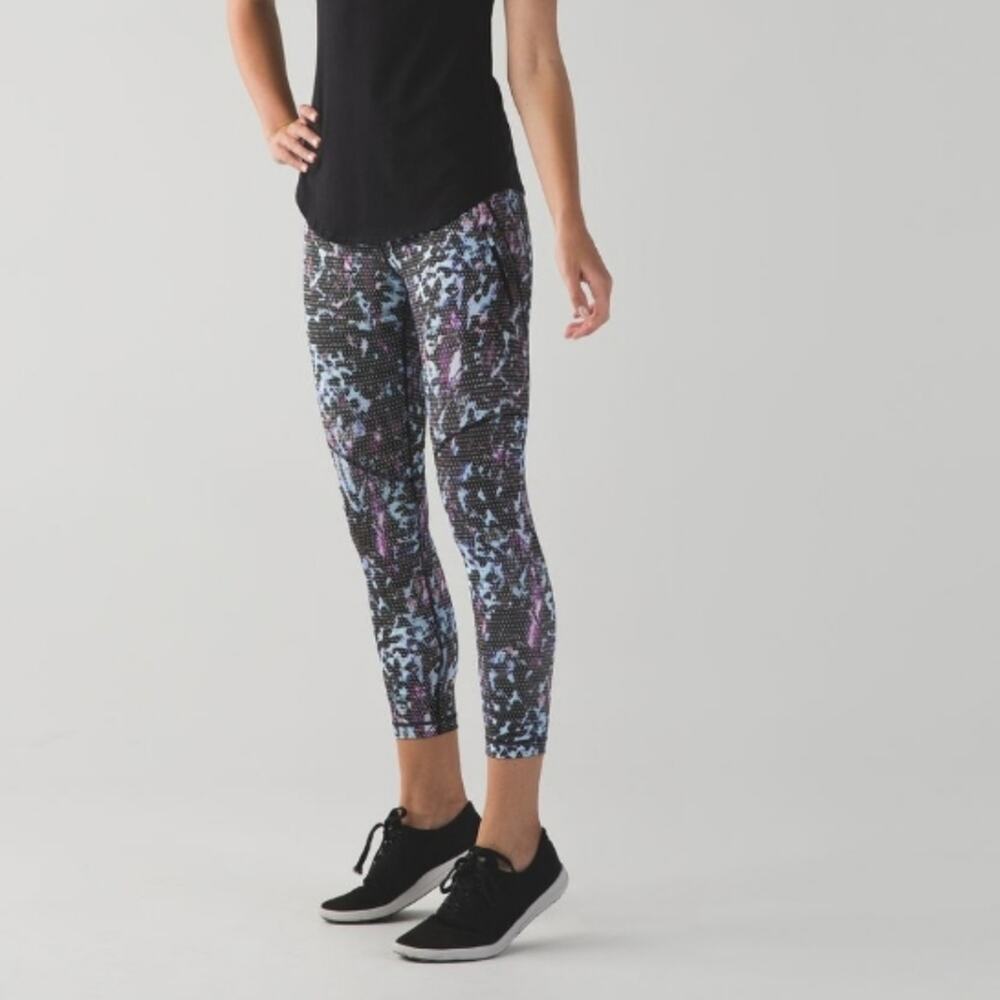 Lululemon Floral Sport Tranquil Blue Multi All Sport Crop Leggings 6